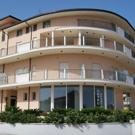 Hotel Europa Nereto Zewnętrze zdjęcie
