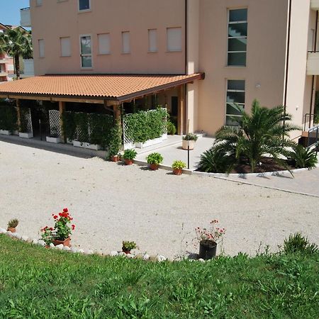 Hotel Europa Nereto Zewnętrze zdjęcie