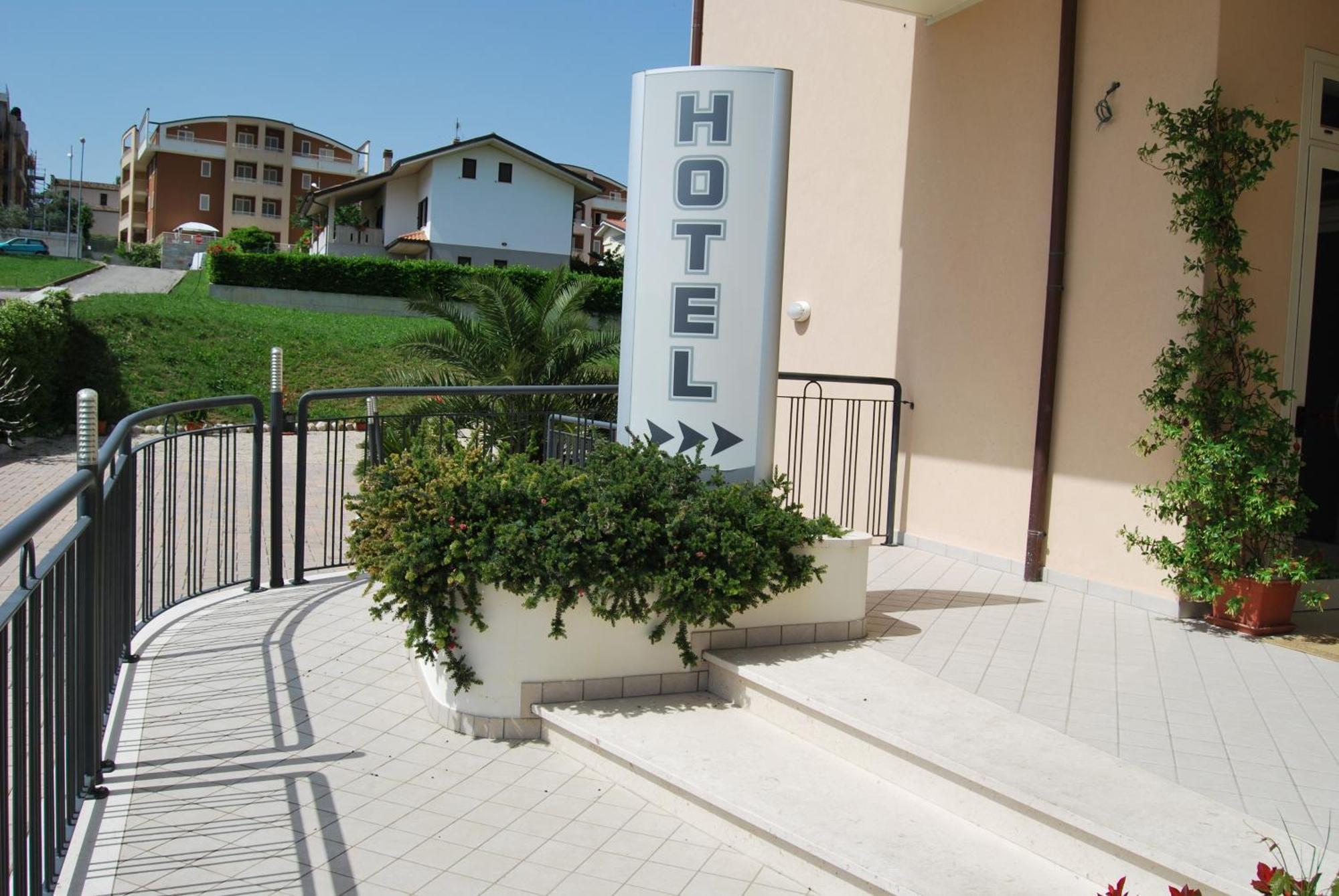 Hotel Europa Nereto Zewnętrze zdjęcie