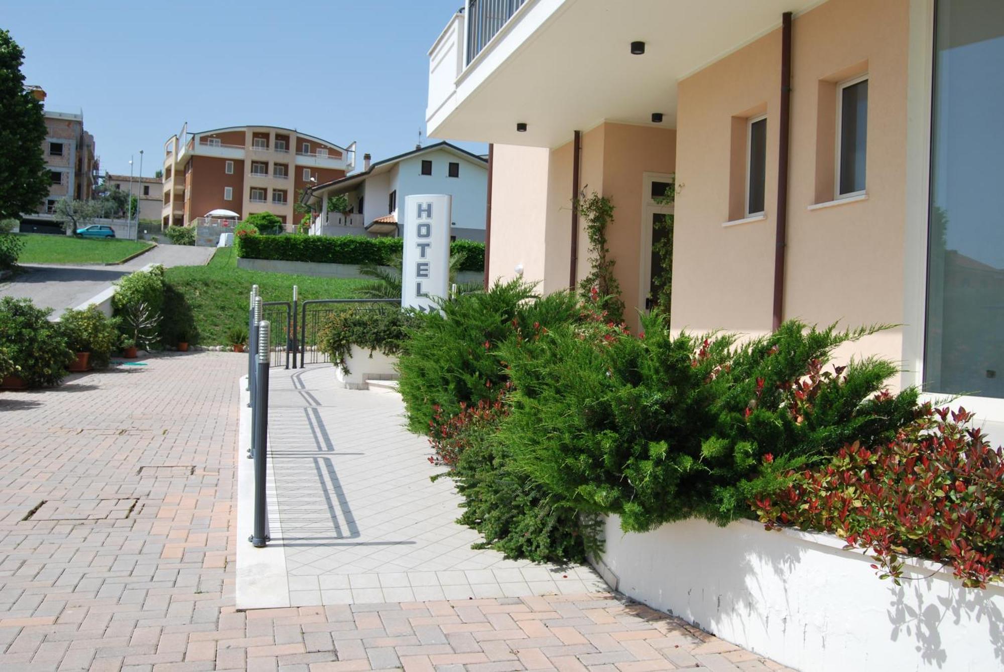 Hotel Europa Nereto Zewnętrze zdjęcie