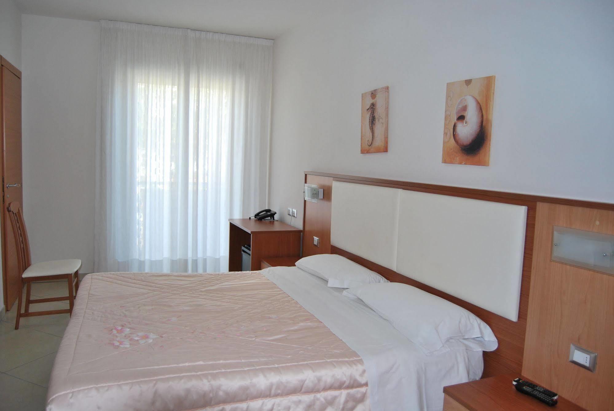 Hotel Europa Nereto Zewnętrze zdjęcie