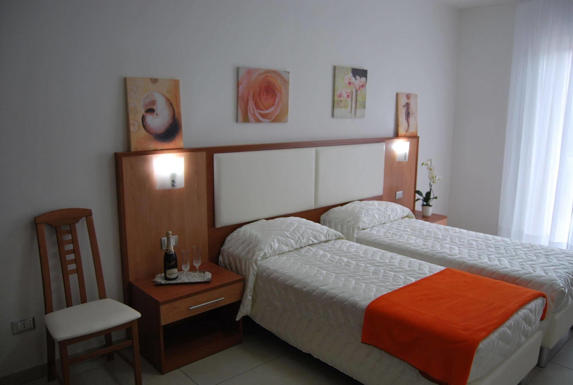 Hotel Europa Nereto Zewnętrze zdjęcie