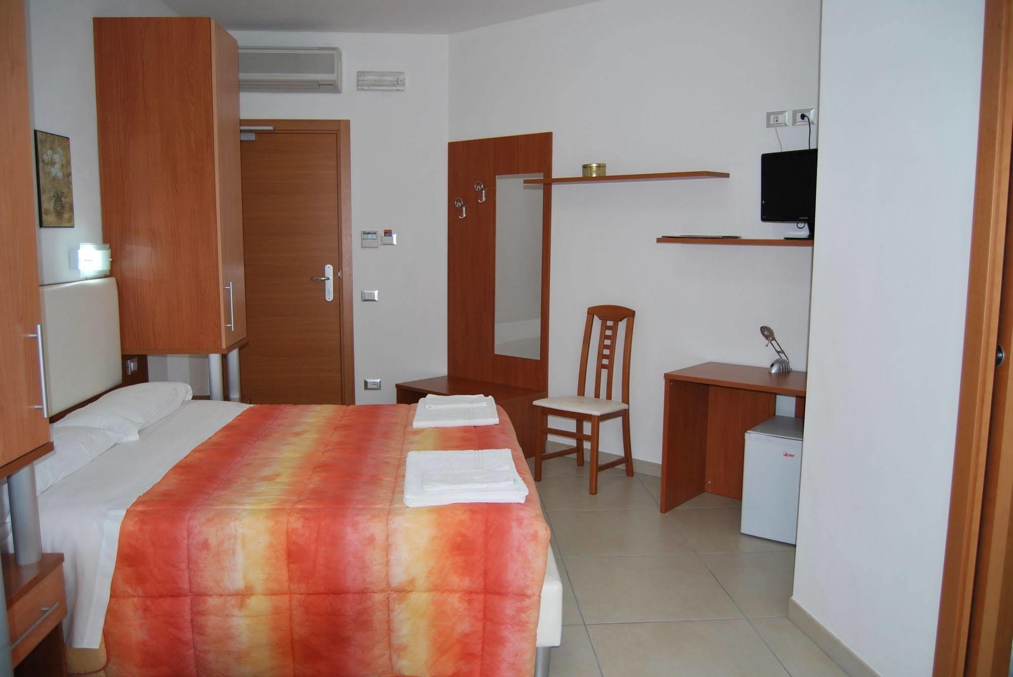 Hotel Europa Nereto Zewnętrze zdjęcie
